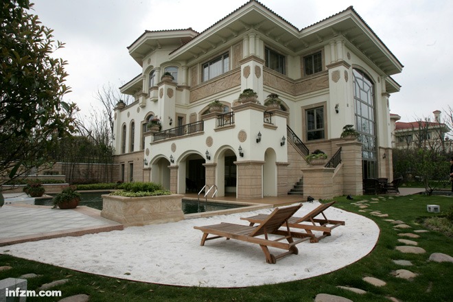 图为其2008年开发的上海佘山东紫园别墅