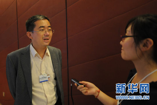 中欧陆家嘴国际金融研究院副院长刘胜军接受新华网记者采访