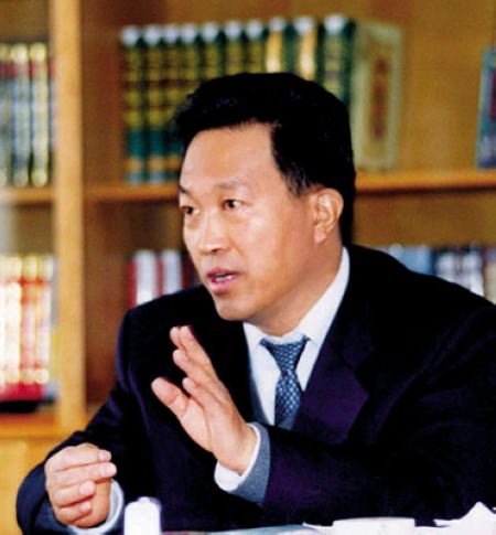 陈峰曾获得多项国家和省级的嘉奖,2000年,再次被评为"全国劳动模范"
