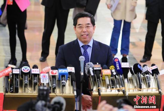 gdp采访_央视街采 GDP与收入关系 回复称天热收入多