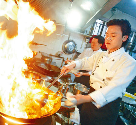 投资失利欠债千万 香港少年厨皇烧炭身亡|星