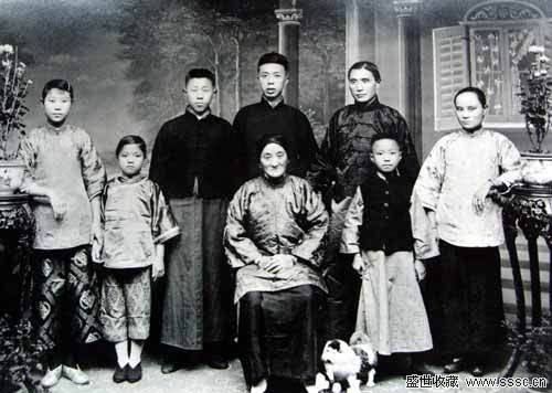 卢芹斋与在中国的亲人们（后排右二为卢芹斋）-图片版权归原作者所有