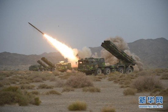 “火力-2014·库尔勒A”：远程火箭炮旅实弹演练