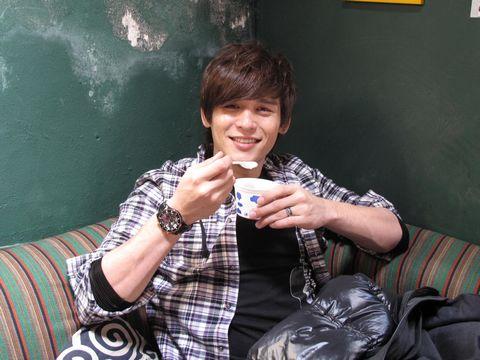 台星倪安东刚曝有妻女就夜店搂辣妹