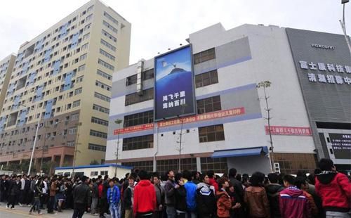 转型中的富士康是一张中国社会的自拍照