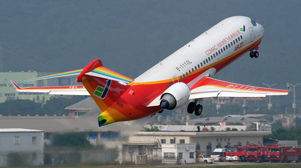 财经 arj21-700 3,小米不再"小" 小米俨然已经不再是"小"米了.