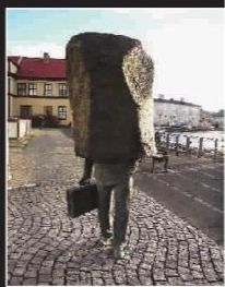 冰岛雷克雅未克《纪念一位不知名的政府官员》：沉重的工作压力就像巨石，让这位政府官员迷失了自我