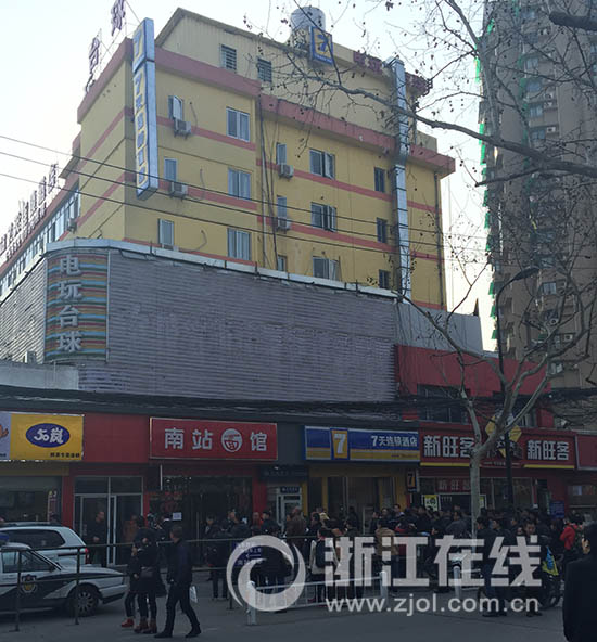 杭州上城区秋涛路7天连锁酒店三人烧炭自 两男一女均身亡