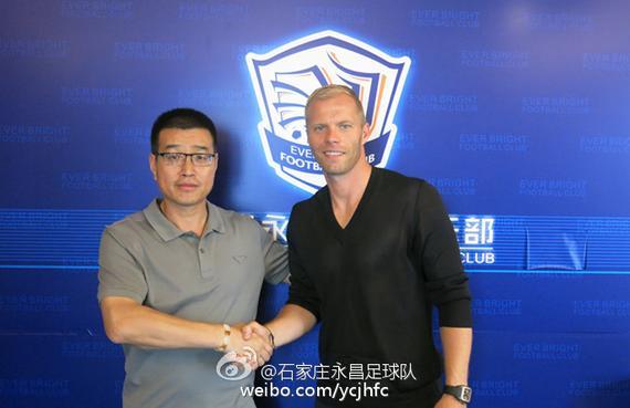 永昌正式宣布签约37岁前切尔西前锋古德约翰森