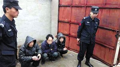 江苏泰州，被抓获的犯罪嫌疑人。图/CFP