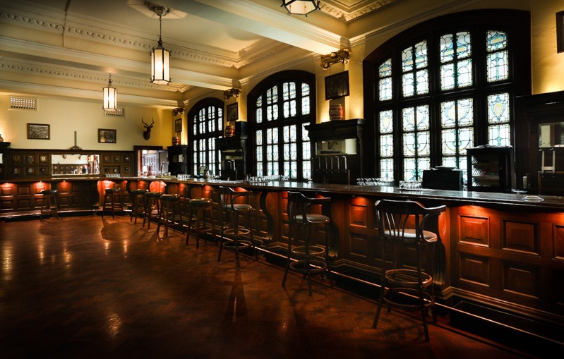 幽暗绅士俱乐部里 人们在做什么|俱乐部|绅士