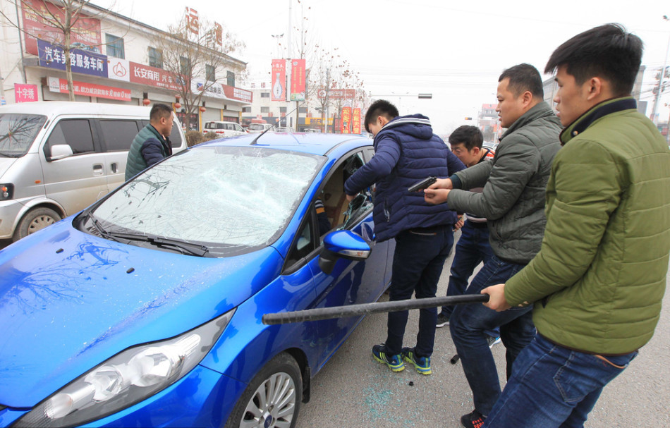 山东警方打掉13人涉毒团伙场面如警匪电影