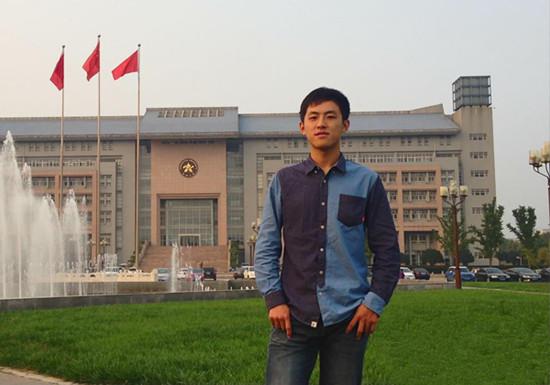 他曾是比张一山还红的童星，如今没长残帅似刘昊然，女友也很貌美