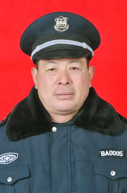 淮南五旬保安刘德云不顾 寒潮 勇救落水老汉_