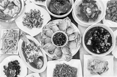 最温暖的年夜饭 50位留守杭州的异乡人相聚|老