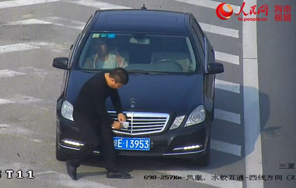  海南 交警 公布 多辆隧道严重 超速 车 路虎宝马居