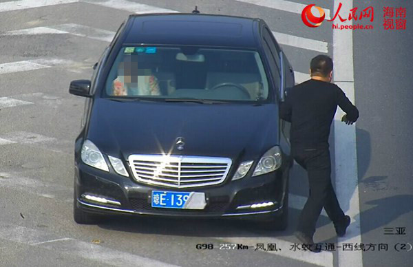  海南 交警 公布 多辆隧道严重 超速 车 路虎宝马居