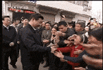 習(xí)近平看望慰問蘭考鄉(xiāng)親