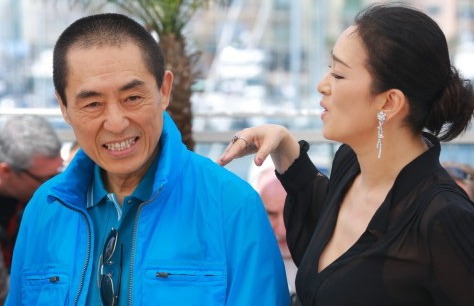 揭张艺谋巩俐"27年情史" 昔日亲密照曝光