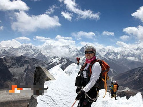 中国登顶珠峰女登山家承认乘直升机 此前否认