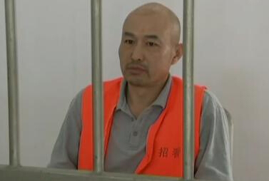 招远杀人案光头男出镜受访:不害怕法律 我们相信神