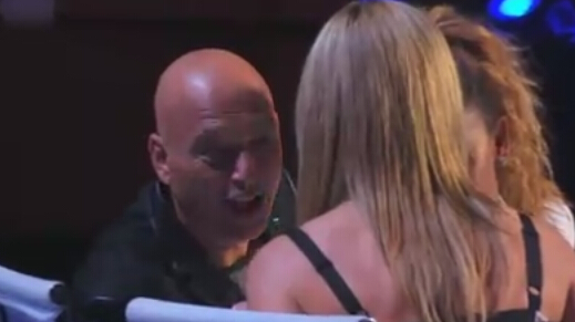 美国达人秀<em>魔术师</em>秒<em>脱</em>名模<em>胸罩</em> 惊呆评委-手机