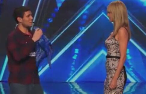 美国达人秀<em>魔术师</em>秒<em>脱</em>名模<em>胸罩</em> 惊呆评委-手机