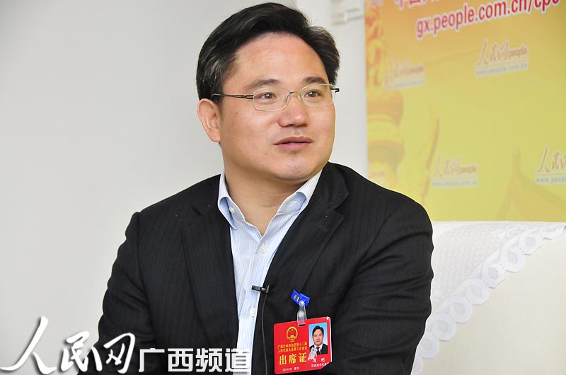 广西东兴市长民主生活会被批:清华博士 想不到还官僚