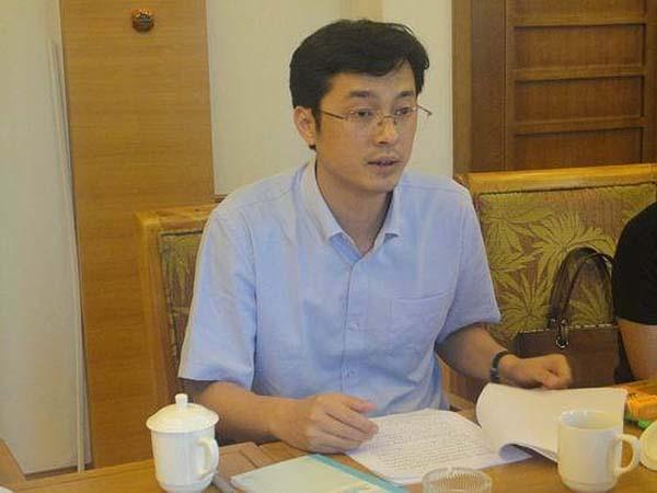 2010年6月30日,杜浒被任命为彭州市人民政府副市长,代理彭州市人民