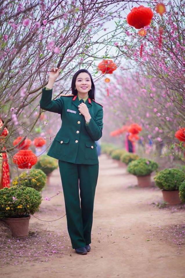 军中红花 越南军队美丽女兵不少 风韵的越南女兵.