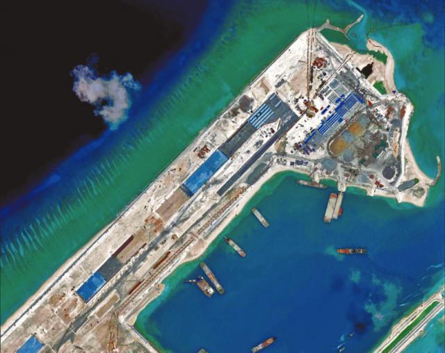 军事  资料图:中国在南沙永暑礁建造机场 原标题:中国有望在南海开通