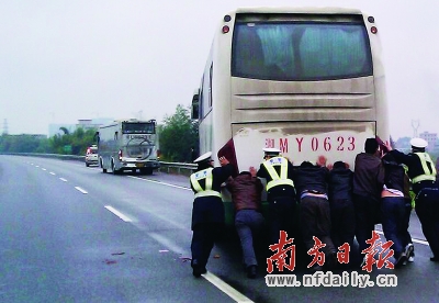 清远交警打赢 40天交通安全攻坚战