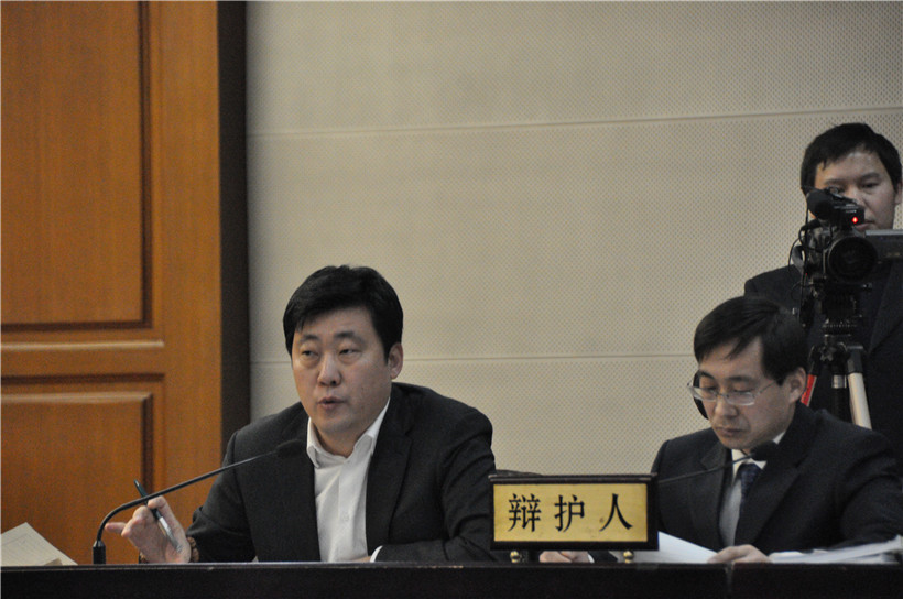 辩护律师询问犯罪嫌疑人。人民网记者杨成摄