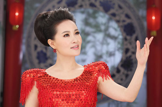 雷佳不畏严寒赴太庙拍摄《复兴之歌》MV