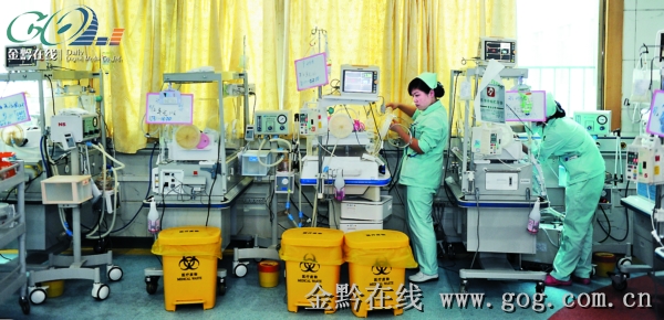 新生儿重症监护病房。 本报记者 白荧 摄　　