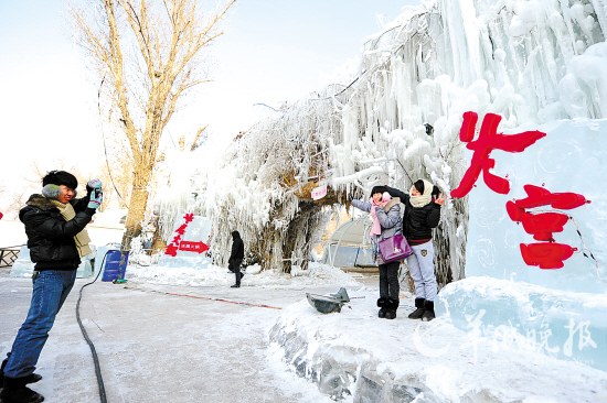 哈尔冰中央大街，冰雕美轮美奂（黑龙江日报dd/CFP）