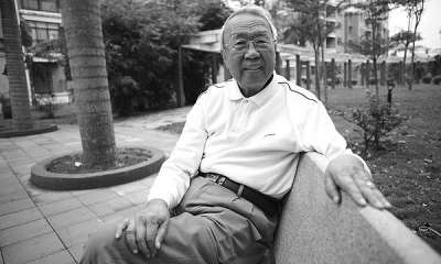 冀朝铸:站在毛主席右边的人