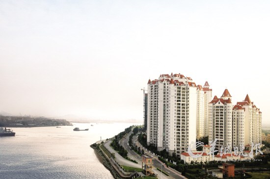 锦绣半岛三面临江,价格仅万字出头,性价比不错