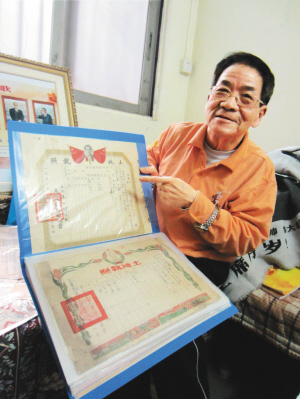 陈汉章他收藏有晚清民国至上世纪80年代的各类毕业证,结婚证,房屋地契