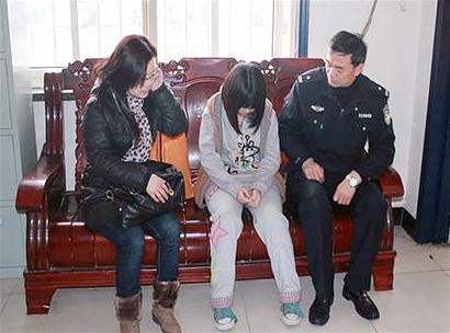 14岁女孩青岛会网友+饭店刷盘子擦皮鞋(图)