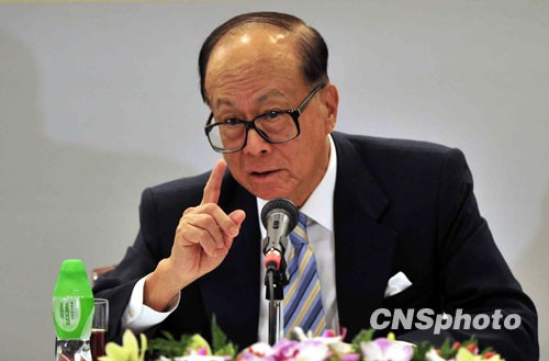 福布斯全球富豪榜出炉 李嘉诚首次跻身榜单前10