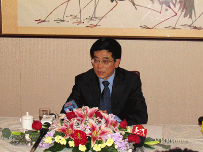 高占生总领事介绍“两会”及中美关系情况