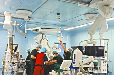 内科介入与外科搭桥一站式完成