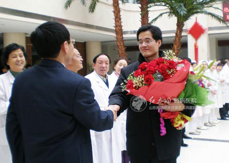 红太阳肾病医院医生为白血病患者捐献骨髓