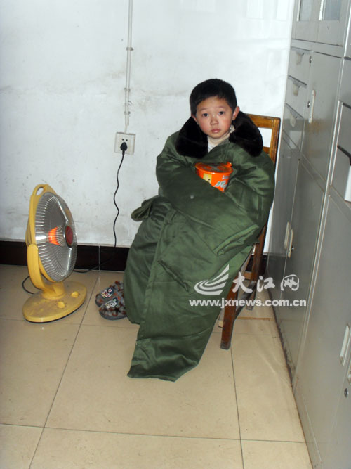 裤衩哥大火中救出四岁男童(图)