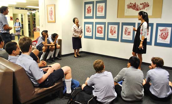 澳洲阿德莱德大学孔子学院举办关小云剪纸艺术