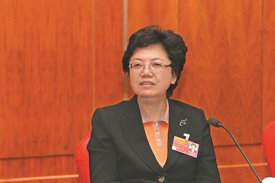 3月7日上午,全国人大代表、省长李斌在审议政