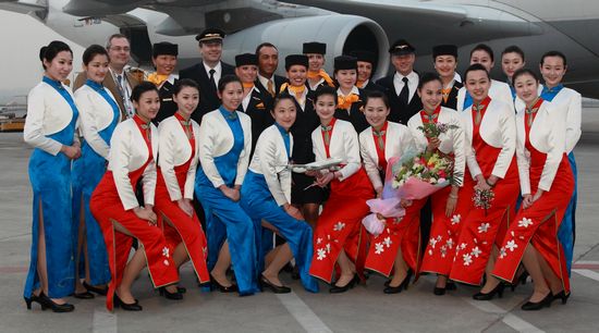 中韩德三国<em>空姐</em>大比拼 制服诱惑各领<em>风骚</em>(图)_