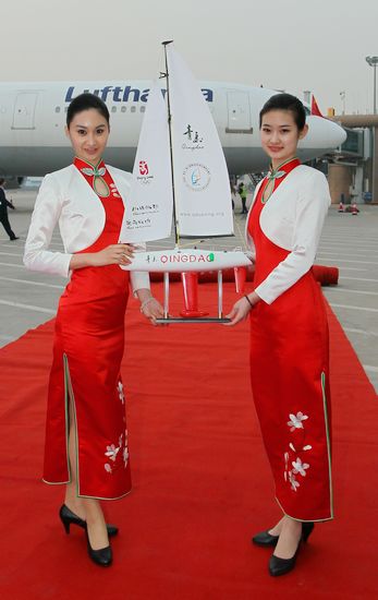 中韩德三国空姐大比拼 制服诱惑各领风骚(图)