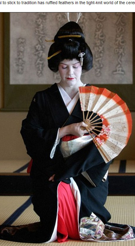 菲奥娜&middot;格雷姆(Fiona Graham)是第一位白人艺妓(《每日邮报》网页截图)